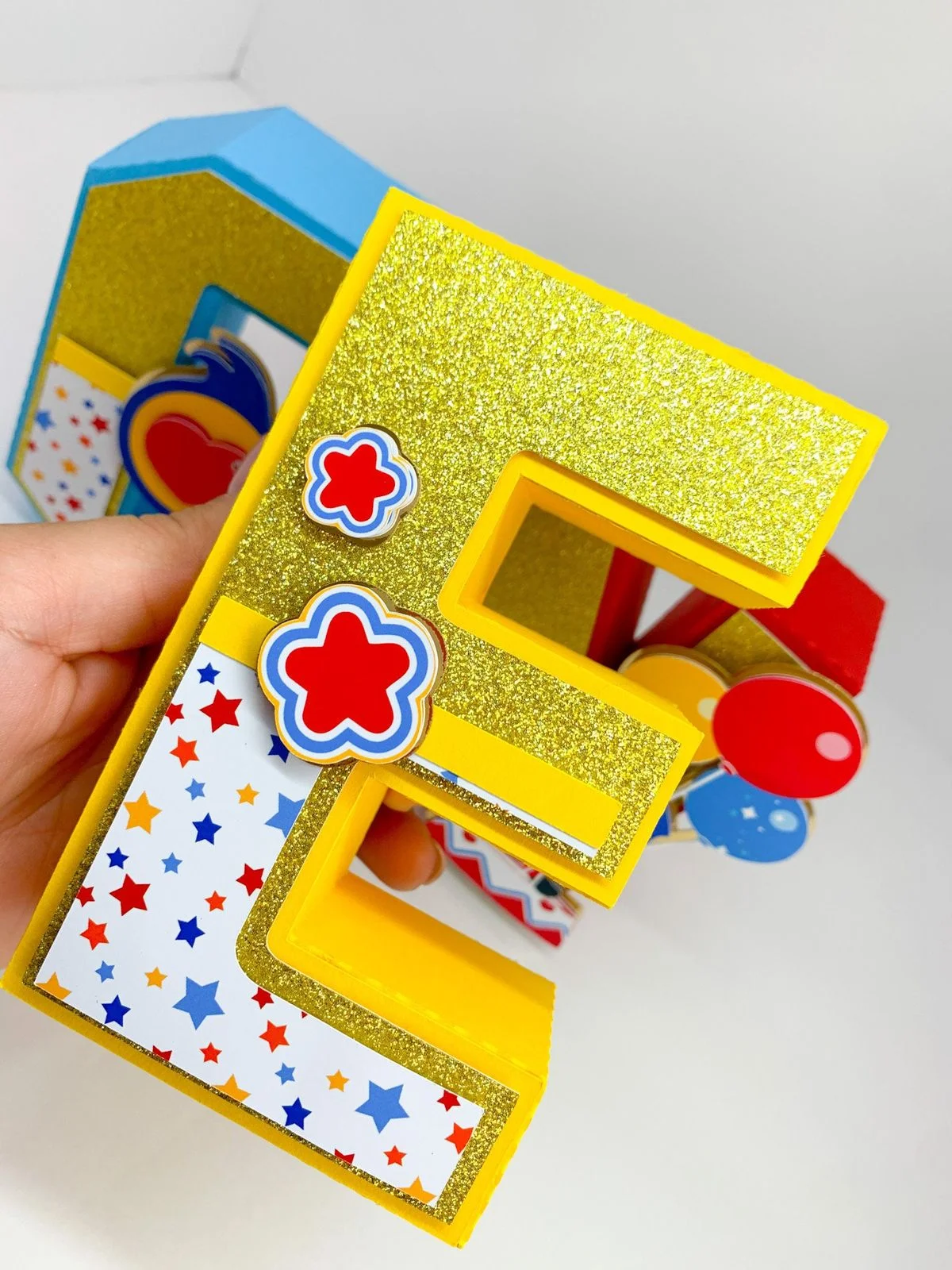 Letra 3D armada con plantilla editable